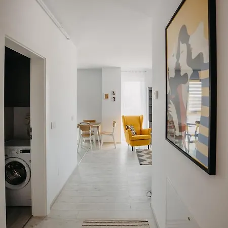 Charming Flat With Balcony & Private Parking Apartamento *