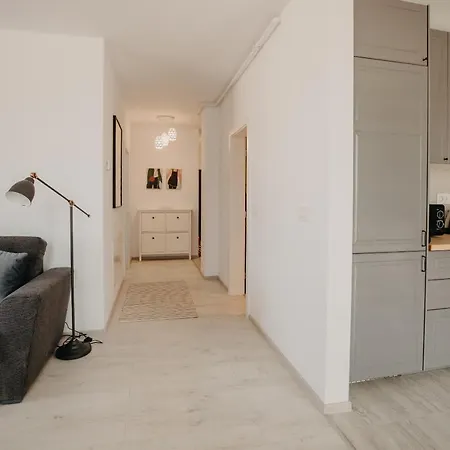 Charming Flat With Balcony & Private Parking Apartamento Timişoara