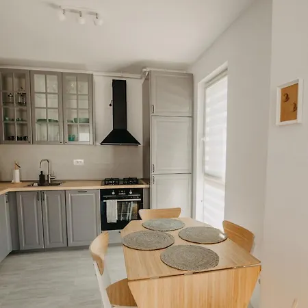 Charming Flat With Balcony & Private Parking *