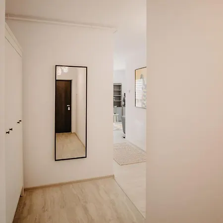 Apartamento Charming Flat With Balcony & Private Parking *