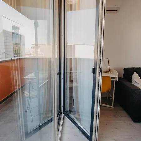 Charming Flat With Balcony & Private Parking Apartamento *