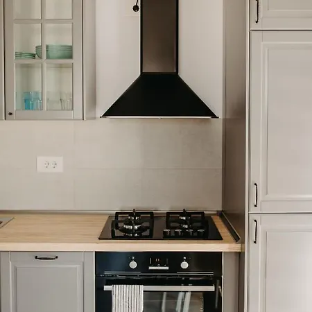 Apartamento Charming Flat With Balcony & Private Parking