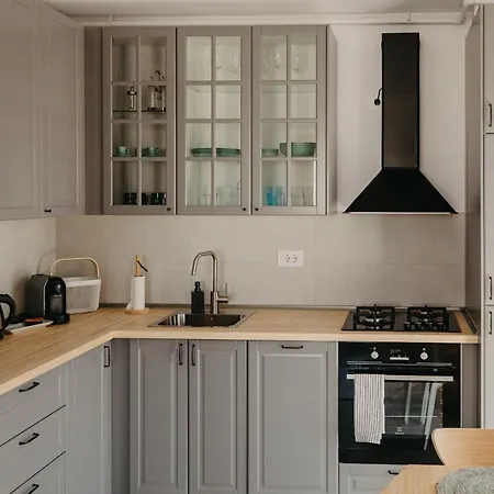 Charming Flat With Balcony & Private Parking Apartamento
