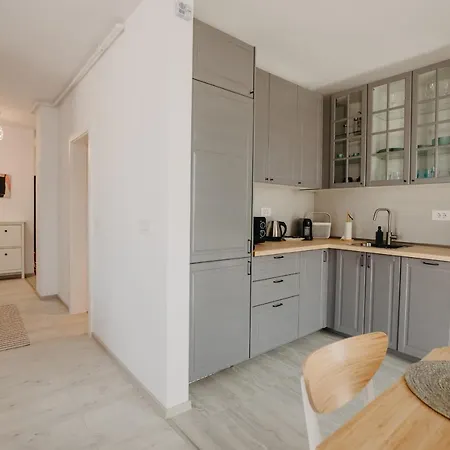 Charming Flat With Balcony & Private Parking Apartamento *